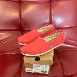 Coral colored Toms